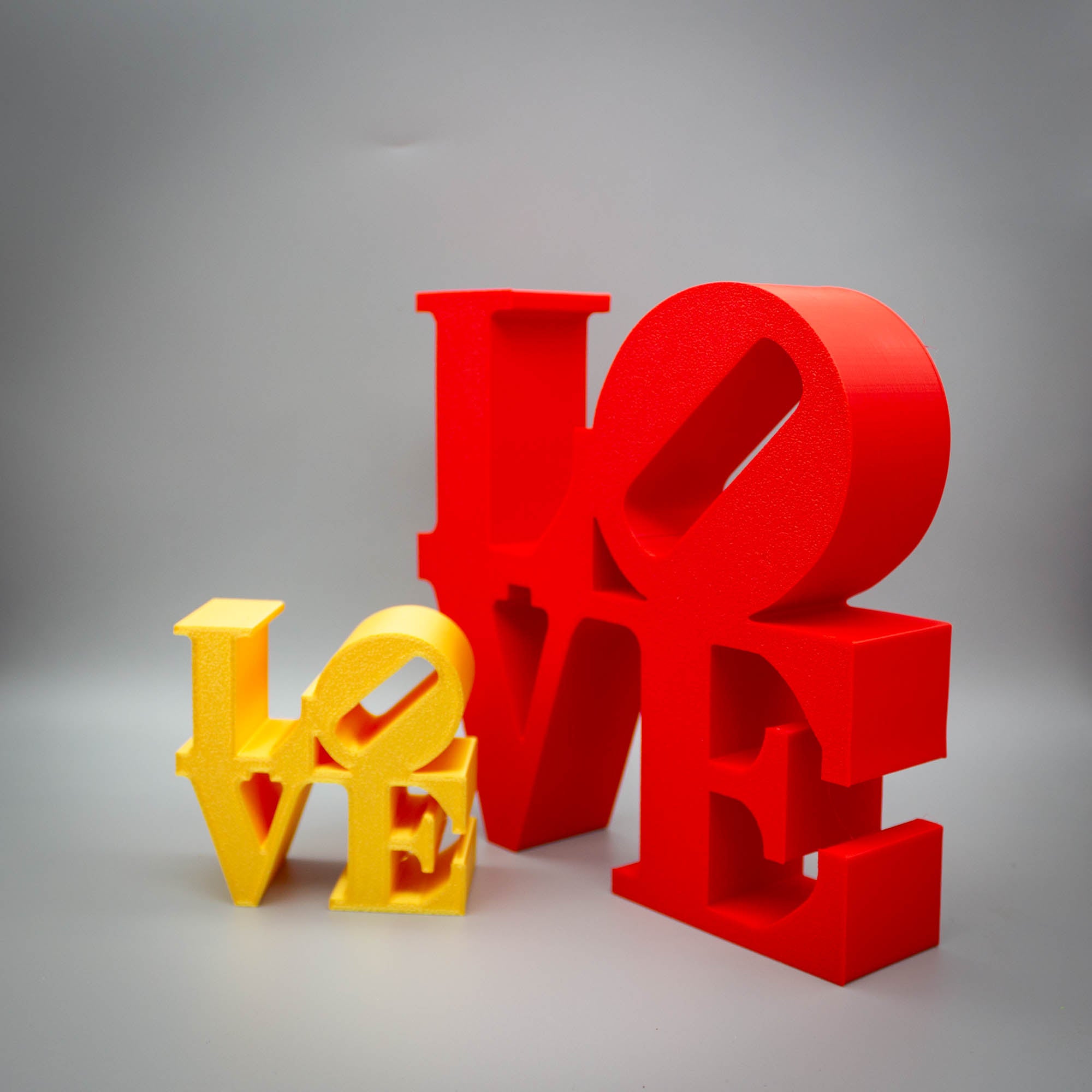 Love Sculpture Statue – Philadelphia Love Park-Inspired Décor
